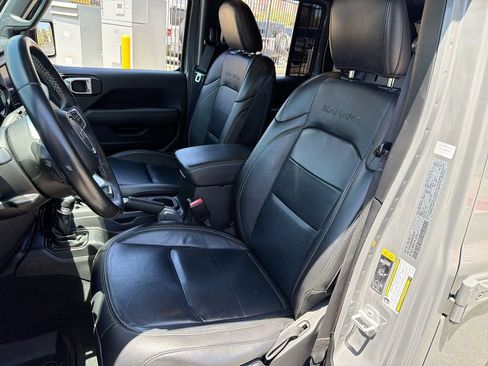 Used 2022 Jeep Wrangler Unlimited Sahara AWD/4WD image 13