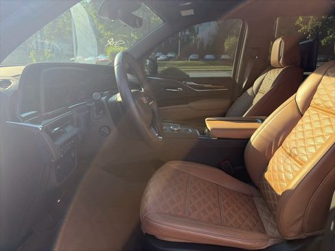 Certified 2023 Cadillac Escalade Premium Luxury AWD/4WD image 13