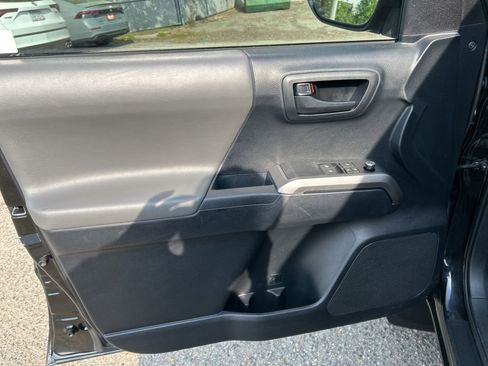 Used 2018 Toyota Tacoma SR5 image 17