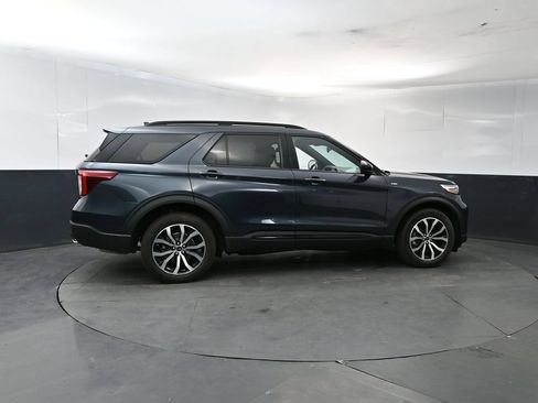 Used 2023 Ford Explorer ST-Line AWD/4WD image 6