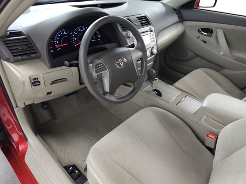 Used 2011 Toyota Camry LE image 11