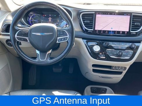 Used 2021 Chrysler Pacifica Touring-L image 8