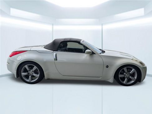 Used 2007 Nissan 350Z Touring RWD image 7