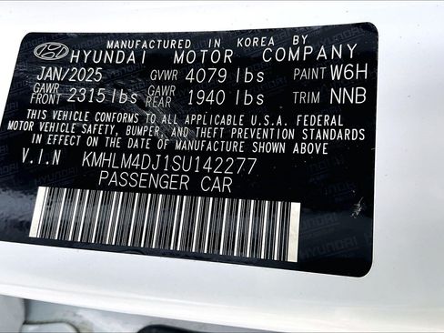 Used 2025 Hyundai Elantra Hybrid FWD image 33