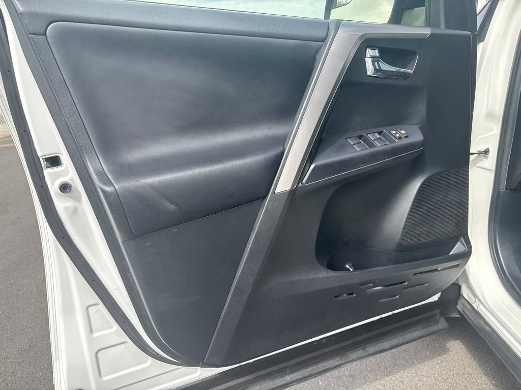 Used 2017 Toyota RAV4 XLE w/ Carpet Mat Package AWD/4WD image 5