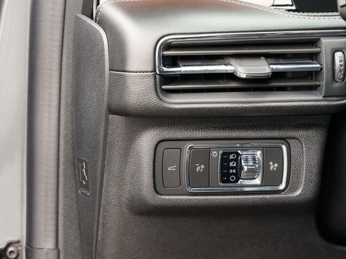 Used 2022 Lincoln Corsair Reserve image 17