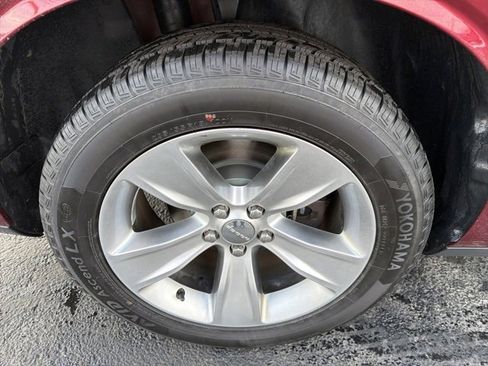 Used 2017 Dodge Challenger SXT image 28