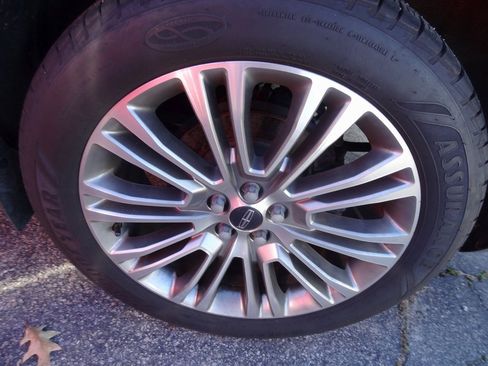 Used 2017 Lincoln MKX Reserve w/ Lincoln MKX Climate Package image 12