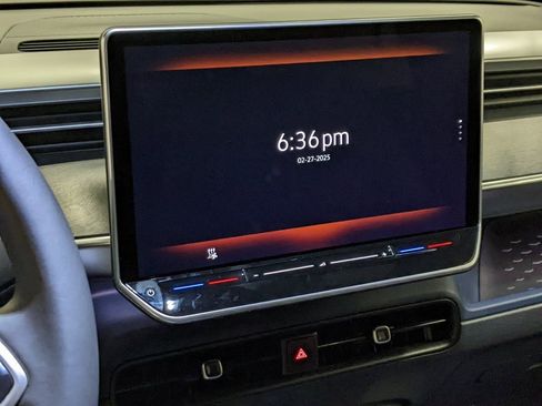 New 2025 Volkswagen ID. Buzz Pro S image 17