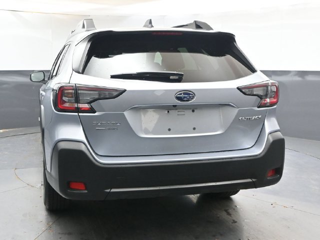Used 2024 Subaru Outback Premium AWD/4WD image 4