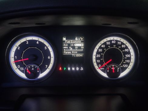 Used 2018 RAM 1500 Express RWD image 23
