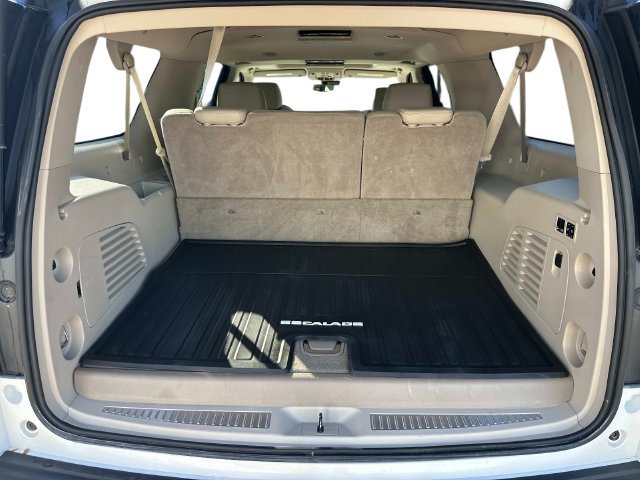 Used 2017 Cadillac Escalade ESV Luxury AWD/4WD image 9