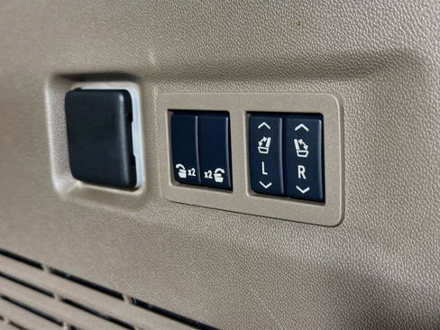 Used 2024 GMC Yukon XL Denali AWD/4WD image 37