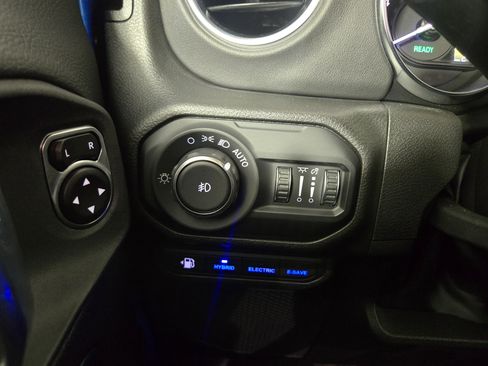 Used 2022 Jeep Wrangler Unlimited Sahara image 29