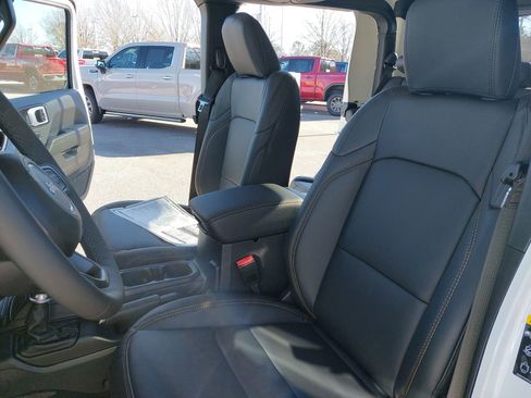 New 2026 Jeep Gladiator Sahara image 15