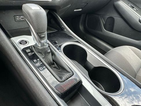 Used 2024 Nissan Altima 2.5 SV image 16
