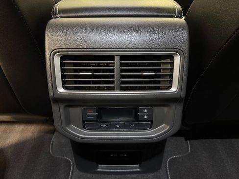 Used 2024 Volkswagen Atlas SE image 29