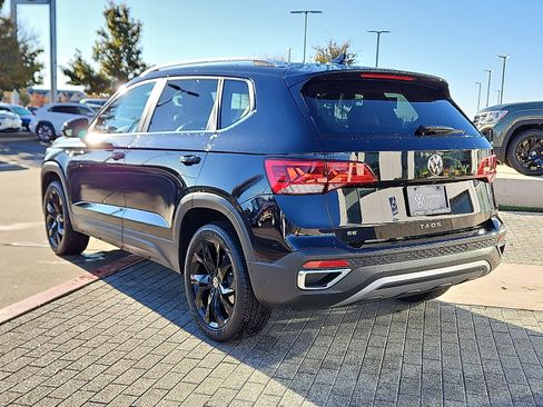 Certified 2023 Volkswagen Taos SE w/ Black Wheel Package image 2