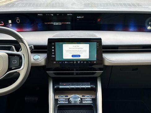 Used 2025 Lincoln Nautilus Reserve image 19