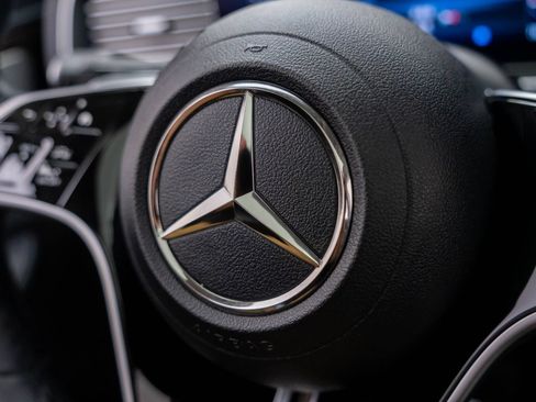 Used 2024 Mercedes-Benz GLS 450 4MATIC image 26