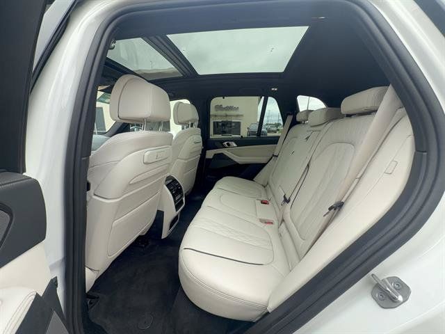 Used 2024 BMW X5 xDrive50e w/ Executive Package AWD/4WD image 28