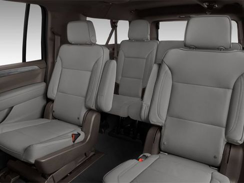 Used 2025 GMC Yukon XL Denali Ultimate AWD/4WD image 11