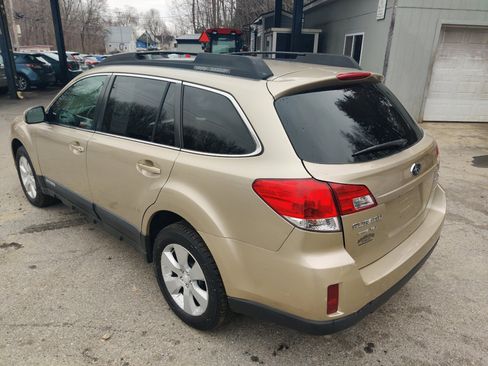 Used 2010 Subaru Outback 2.5i Premium image 3