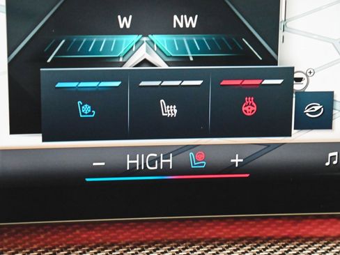 Used 2023 BMW 760i xDrive image 26