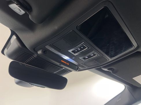 Used 2025 Land Rover Range Rover Evoque S image 18