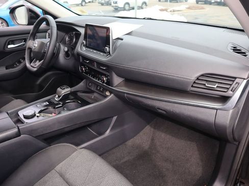 Certified 2025 Nissan Rogue SV AWD/4WD image 27