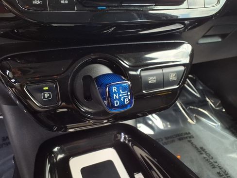 Certified 2016 Toyota Prius Three Touring FWD image 13