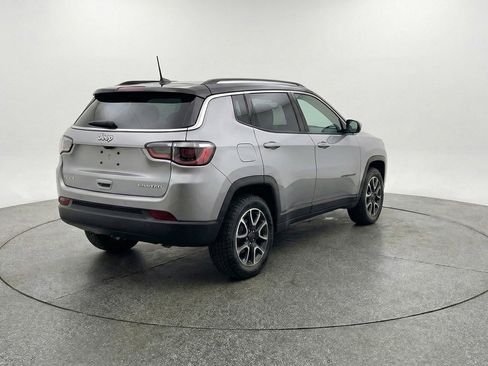 Used 2025 Jeep Compass Trailhawk image 9