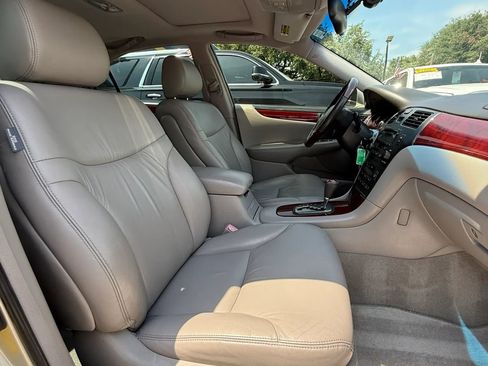 Used 2004 Lexus ES 330 FWD image 18