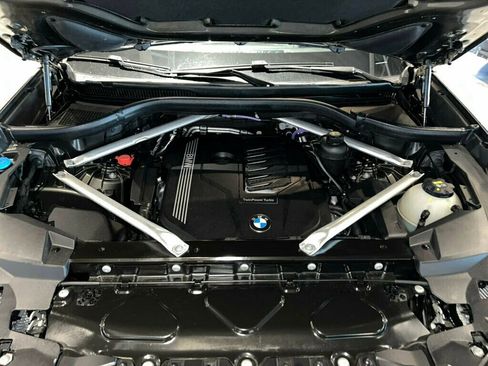 Used 2022 BMW X5 xDrive40i w/ Premium Package image 9