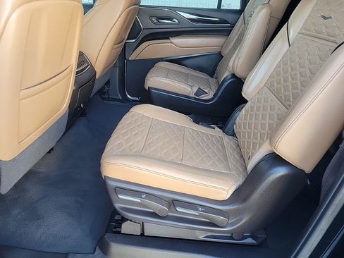 Used 2022 Cadillac Escalade ESV Premium Luxury image 15