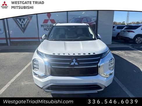 New 2026 Mitsubishi Outlander SE image 2