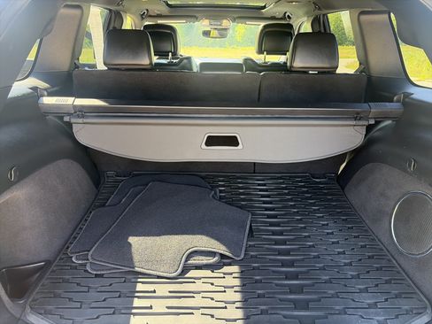 Used 2020 Jeep Grand Cherokee Overland AWD/4WD image 17