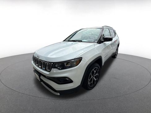 Used 2025 Jeep Compass Limited AWD/4WD image 3