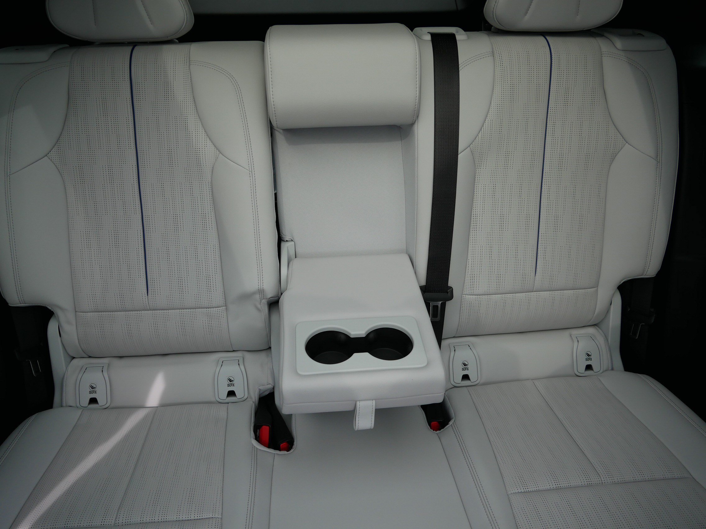 Used 2026 Cadillac Lyriq Premium Sport w/ LPO, Floor Liner Package AWD/4WD image 13