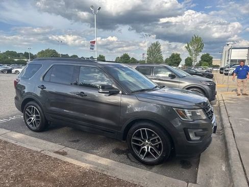 Used 2017 Ford Explorer Sport w/ Equipment Group 401A AWD/4WD image 4