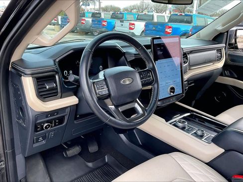 Certified 2023 Ford Expedition Platinum image 19
