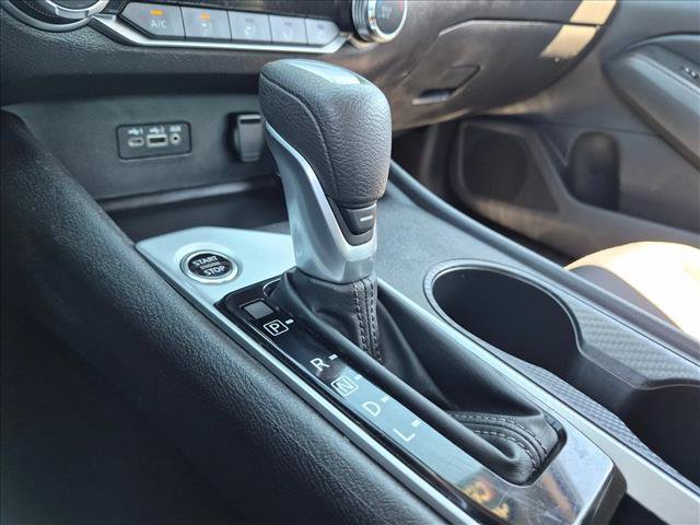 Used 2025 Nissan Altima 2.5 SV FWD image 17
