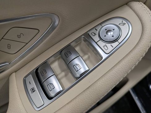 Used 2019 Mercedes-Benz C 300 4MATIC Sedan image 9