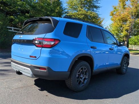 New 2025 Honda Pilot TrailSport image 4