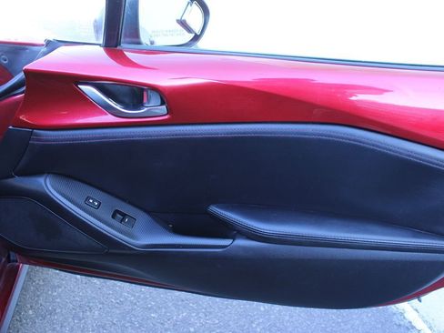 Used 2016 MAZDA MX-5 Miata Club image 21