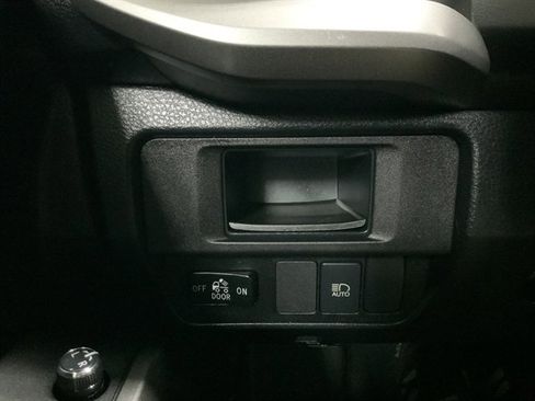 Used 2018 Toyota Tacoma SR5 image 29