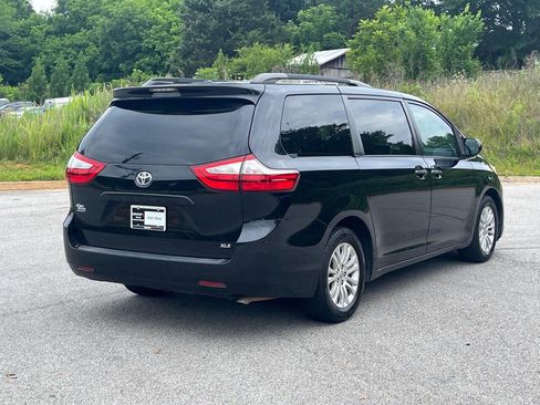 Used 2016 Toyota Sienna XLE FWD image 6