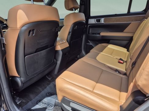 Certified 2025 Hyundai Santa Fe Limited FWD image 18