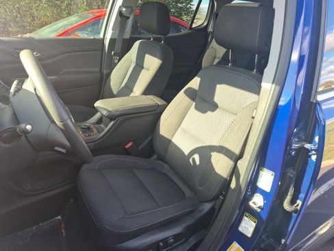 Used 2023 GMC Acadia SLE w/ Driver Convenience Package image 3