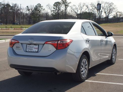 Used 2018 Toyota Corolla LE image 12